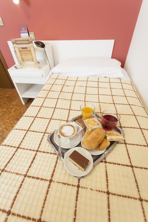Hotel Ristorante San Carlo Salsomaggiore Terme Room photo
